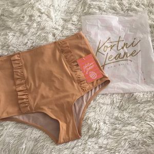 Kortni Jean || Down In Front Ruffle Bottoms